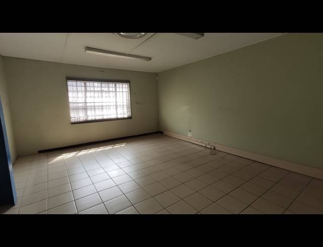 950M² WAREHOUSE TO LET IN ROSSBURGH